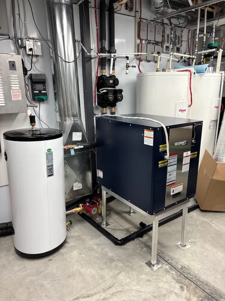 Système géothermique complet avec réservoirs